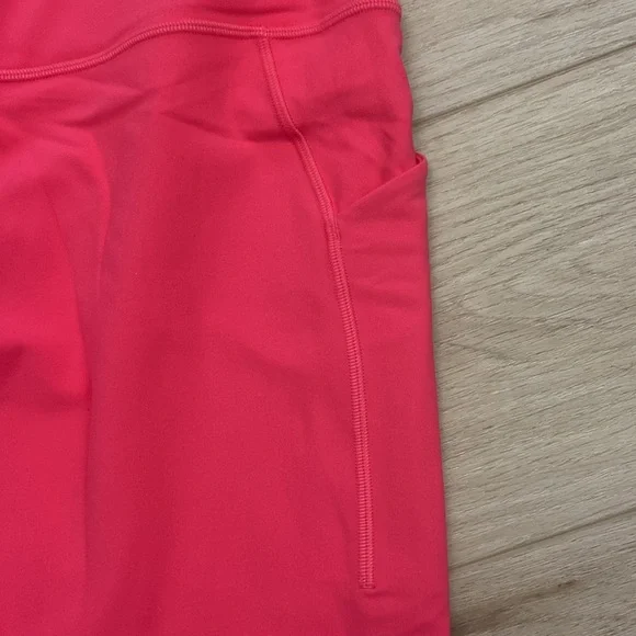 BNWT Lululemon size 12 align 25” cropped legging with pockets in a coral color - Picture 6 of 6